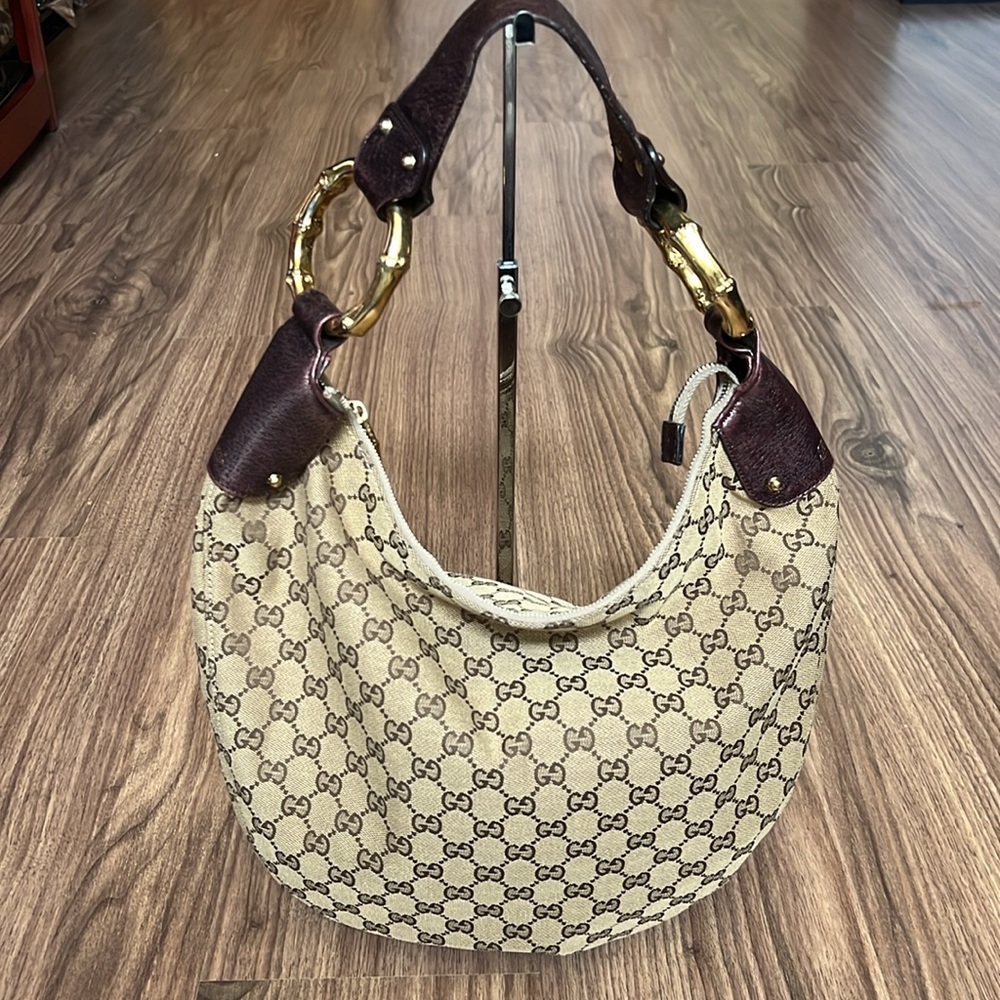 A215 - 💯 % authentic Gucci shoulder bag - Picture 4 of 16